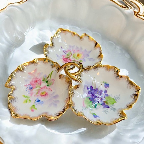 Rare Antique Japanese Porcelain Leaf Shaped Three Compartment Dish - Picture 5 of 8